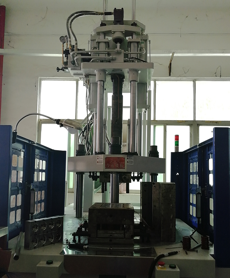 臺(tái)灣三巨散熱風(fēng)扇廠家注塑機(jī)